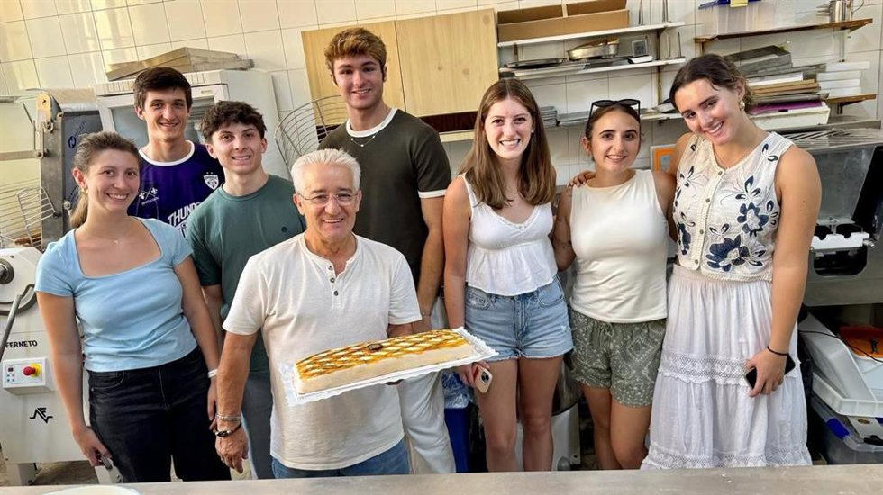 Estudiantes De La Universidad De Kentucky En El Obrador De Pastelería Anyú De Segovia.