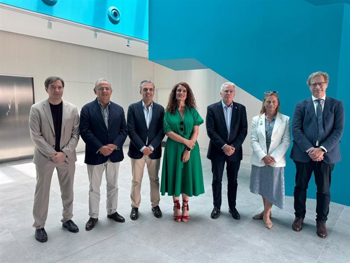 Visita del conseller de Educación y Universidades, Antoni Vera, la secretaria general de Investigación del Ministerio de Ciencia, Innovación y Universidades (MICIU), Eva Ortega a nueva directora del SOCIB, Emma Heslop, al nuevo edificio del SOCIB.