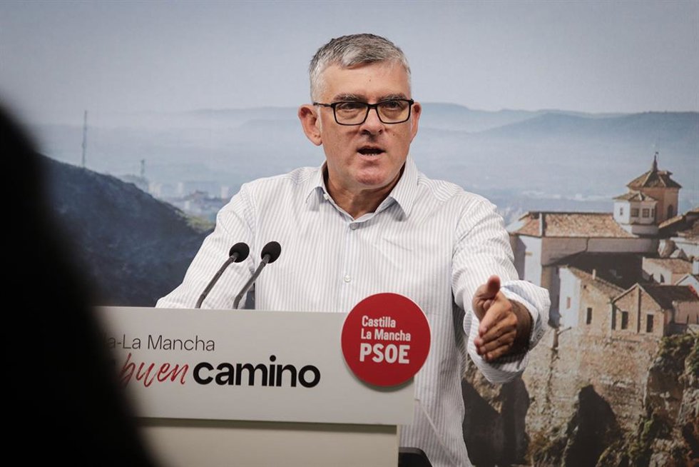 El presidente del grupo socialista en las Cortes de Castilla-La Mancha, Ángel Tomás Godoy