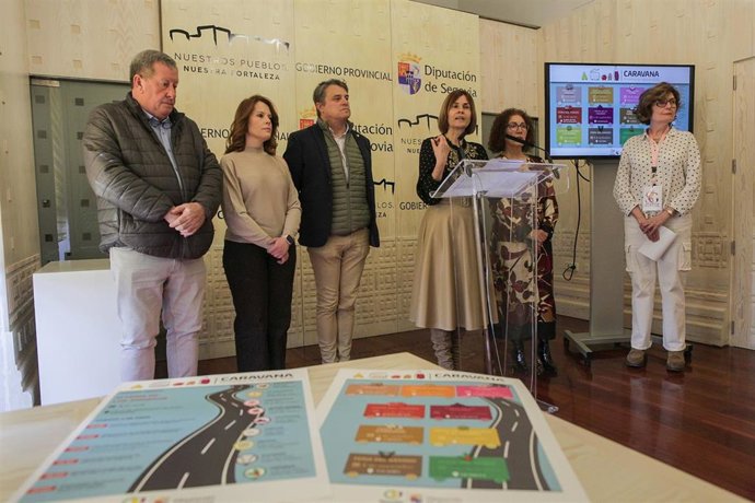 Archivo - La diputada de Promoción Provincial, Magdalena Rodríguez, durante la presentación en marzo de la Caravana de Alimentos de Segovia 2026, con alcaldes participantes.