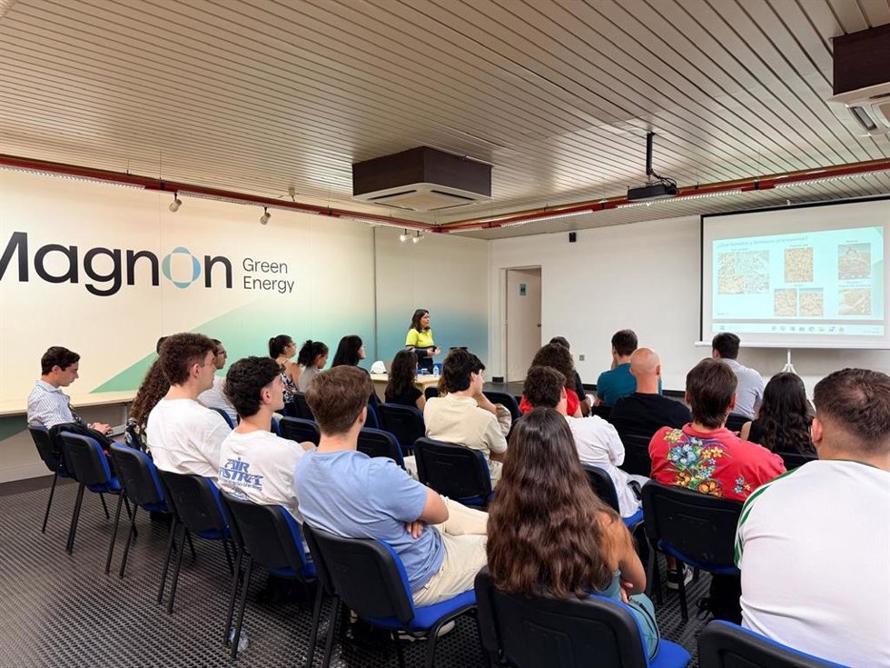 Visita de los alumnos de los cursos de verano de la UNIA a las instalaciones de 'Magnon Green Energy'