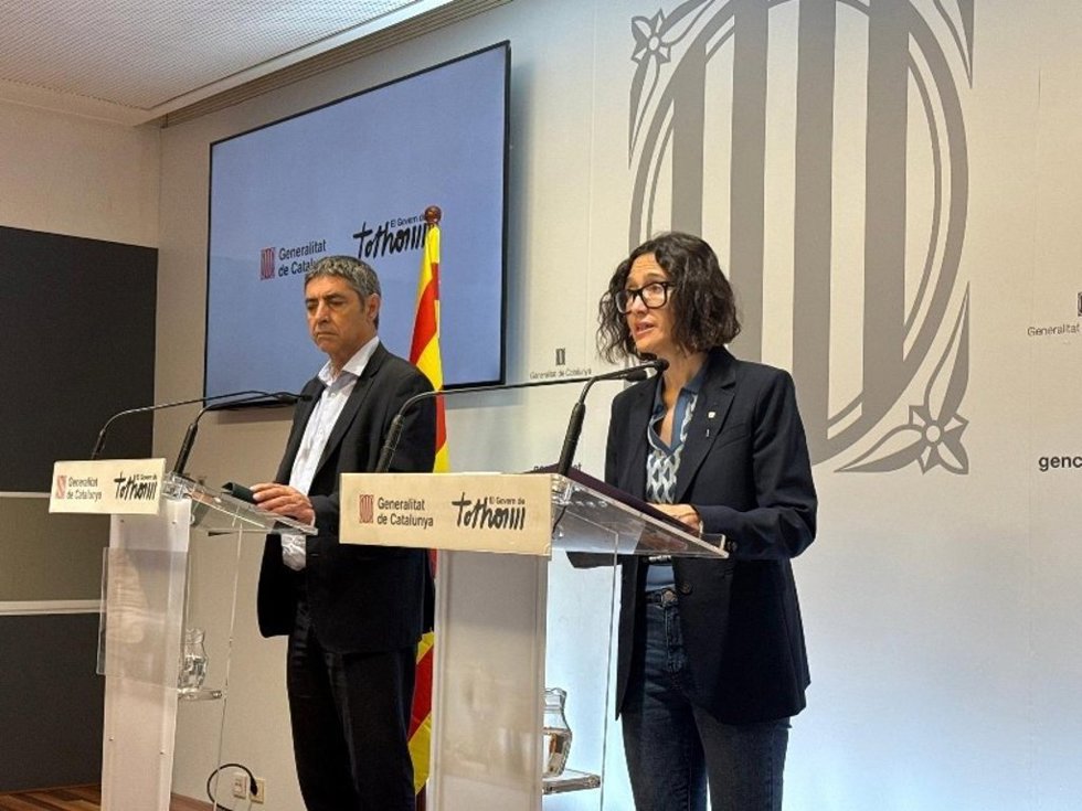 La consellera de Interior y Seguridad Pública, Núria Parlon (i), y el director general de los Mossos d'Esquadra, Josep Lluís Trapero (d), este jueves en rueda de prensa