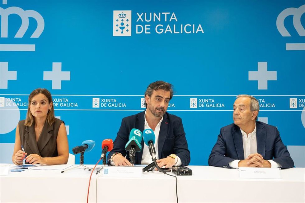 Rueda de prensa del conselleiro de Presidencia, el presidente de Monbus y la directora xeral de Mobilidade
