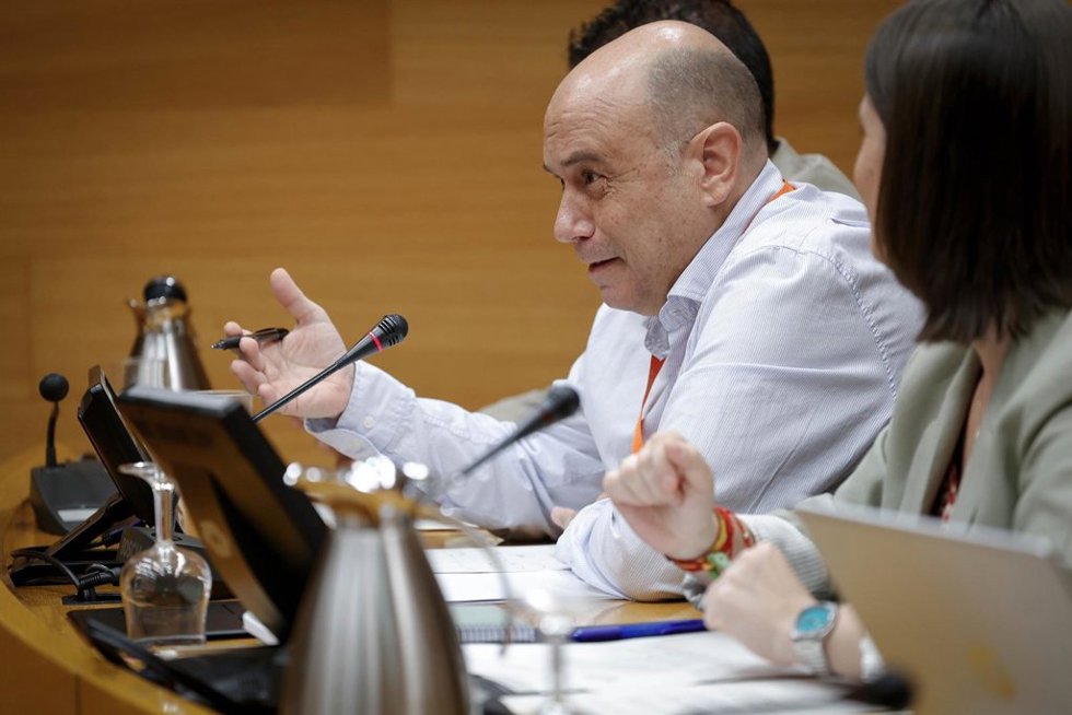 El exalcalde de Alicante Gabriel Echávarri, este jueves en la comisión de investigación de Les Corts Valencianes por las VPP de Les Naus