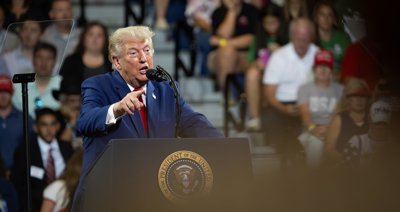 Trump responsabiliza a Irán de ataques de hutíes en el mar Rojo y amenaza con atacar a ambos si disparan a buques