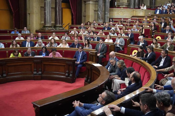 El president de la Generalitat de Catalunya, Salvador Illa, durante una sesión plenaria, en el Parlament de Catalunya, a 22 de julio de 2026, en Barcelona, Catalunya (España)