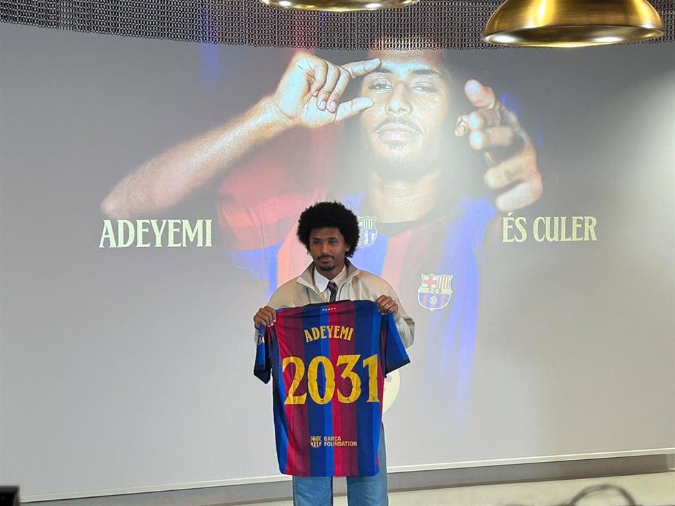 El nuevo jugador del FC Barcelona Karim Adeyemi en su presentación a los medios