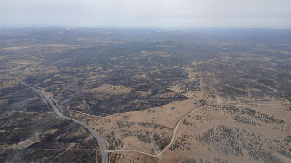 Imágenes aéreas del incendio de El Ceero de Andévalo (Huelva).