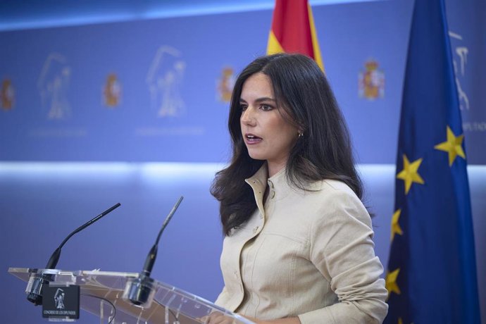 Archivo - La portavoz de VOX en el Congreso, Pepa Millán,  durante una rueda de prensa, en el Congreso.