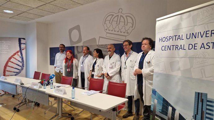 Directivos y profesionales del ISPA, Finba y el HUCA, entre los que figuran Guillermo Muñiz, Celia Gómez, Ramón Rodríguez, Rut Palacios, Ángel Bernardo y los oncólogos Emilio Esteban y Carlos Álvarez-Fernández.