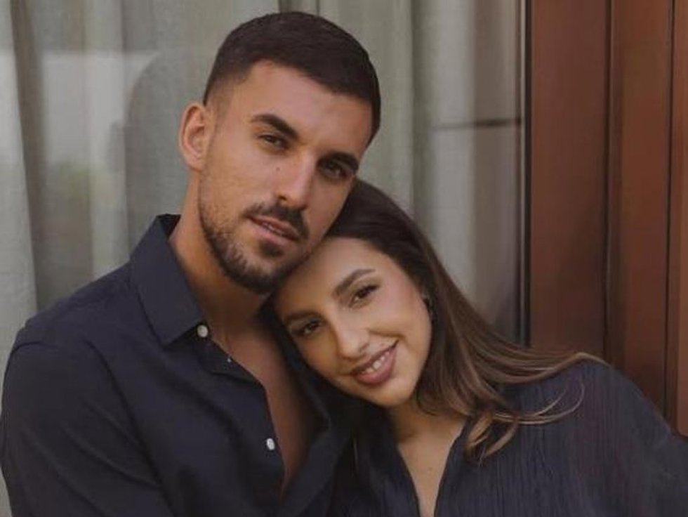 Luna Serrat y Dani Ceballos, padres de mellizas