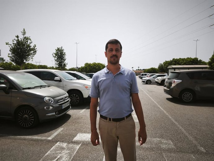 MÉS pide sancionar a dos centros comerciales por no instalar placas solares en sus aparcamientos pese a estar obligados.