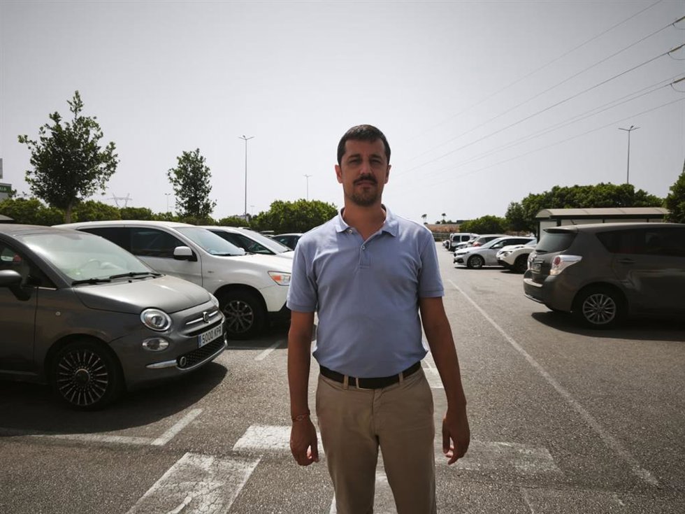 MÉS pide sancionar a dos centros comerciales por no instalar placas solares en sus aparcamientos pese a estar obligados.
