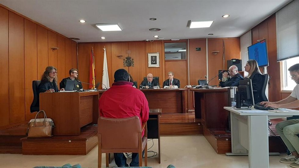 El acusado de agresión sexual a su hija, en el juicio contra él