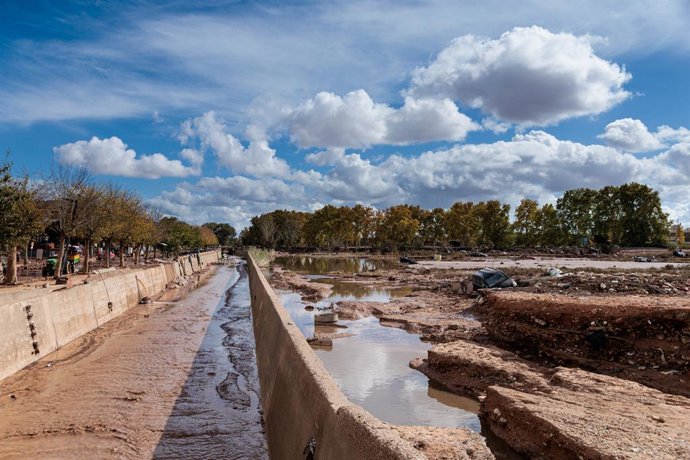 Archivo - Arxiu - Camí afectat per la DANA, a 1 de novembre del 2024, a Utiel, València. ARXIU. 