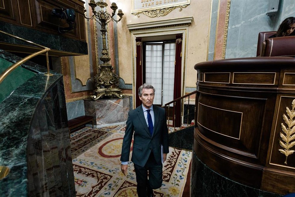 El presidente del Partido Popular, Alberto Nuñez Feijóo, durante una sesión plenaria extraordinaria, en el Congreso de los Diputados.