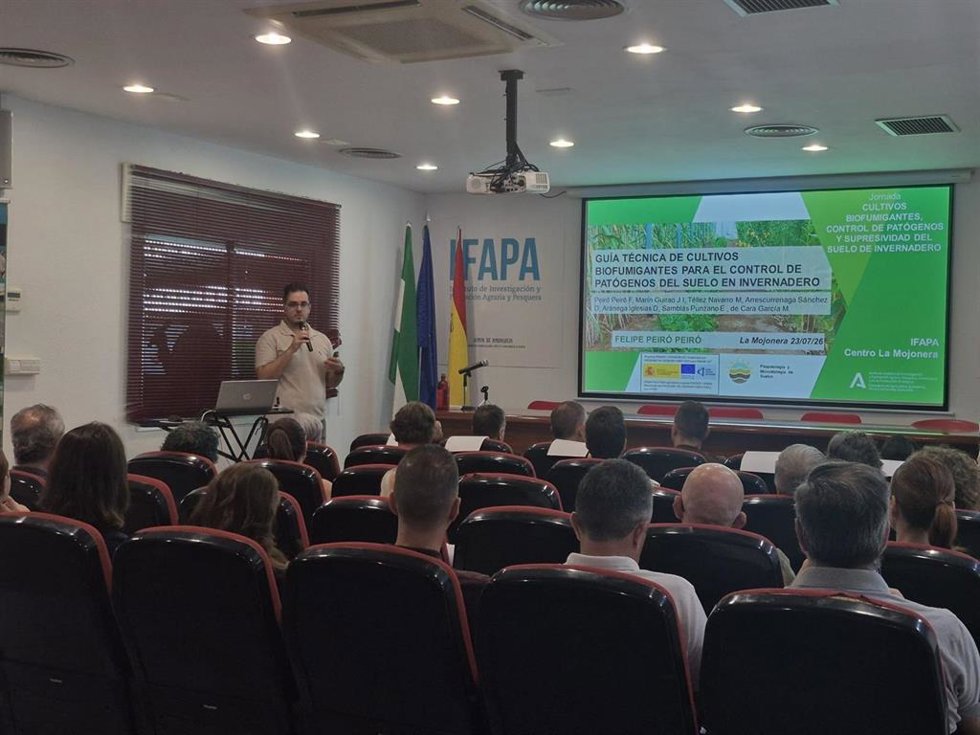 Presentación de la 'Guía de cultivos biofumigantes para el control de patógenos en suelo de invernadero' en el centro Ifapa de La Mojonera (Almería).
