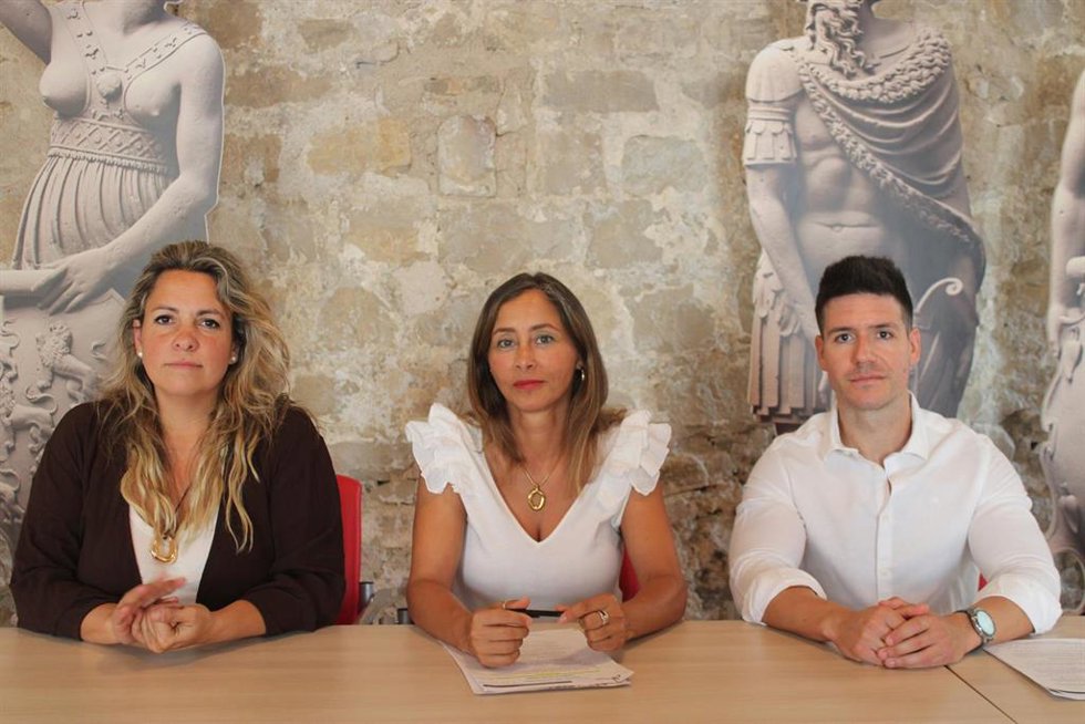 Presentaicón de 'Las Noches del Patrimonio' con los concejales Elena Rodríguez (centro), José Miguel Gámez, y Natalia pérez