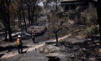 Tres incendios forestales afectan a la Comunidad de Madrid con confinamientos, desalojos y carreteras cortadas