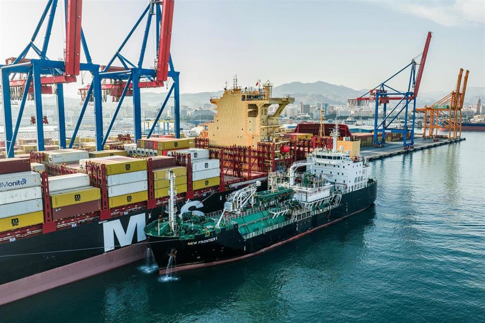 Archivo - Suministro GNL Puerto de Málaga