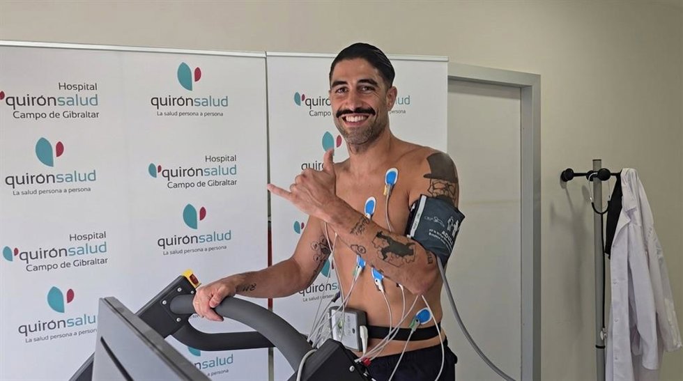 Un jugador del Algeciras pasando el reconocimiento médico.