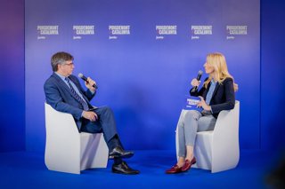 Archivo - L'expresident de la Generalitat i líder de Junts, Carles Puigdemont, amb la diputada al Parlament Anna Navarro