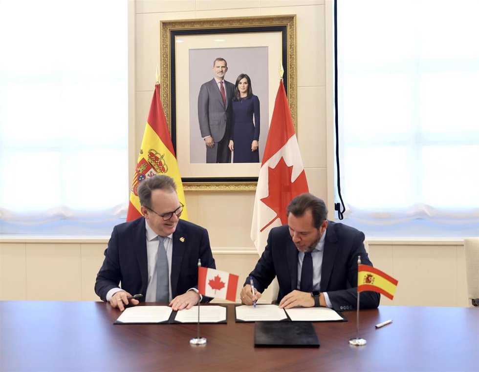 El ministro de Transportes y Movilidad Sostenible, Óscar Puente, ha mantenido una reunión este jueves con el responsable de la cartera de Transportes del Gobierno de Canadá, Steven MacKinnon.