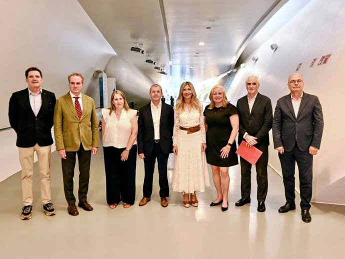 La vicepresidenta ha asistido al acto de conmemoración del 80 aniversario de Linamar Zaragoza.