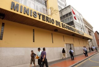 Archivo - Perú.- MEF: ingresos tributarios del Gobierno Central crecieron 11.8 % real en julio del 2024