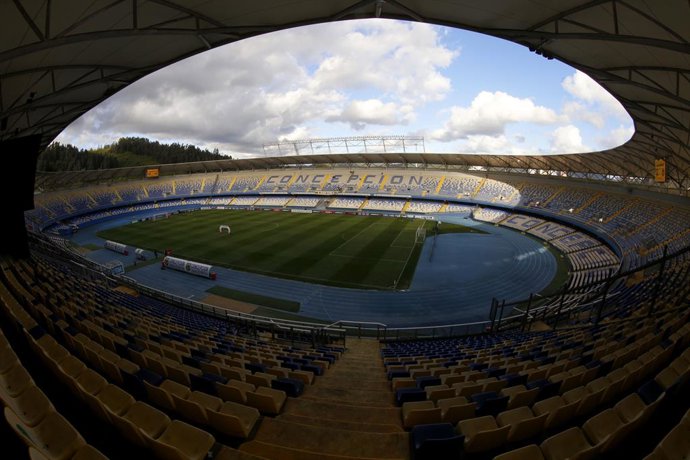 Futbol, Universidad de Concepcion vs Union San Felipe   El equipo de la Universidad de Concepcion juega de local en el recinto penquista que tine capacidad para albergar 33 mil espectadores. Estadio Ester Roa Rebolledo en Concepcion,