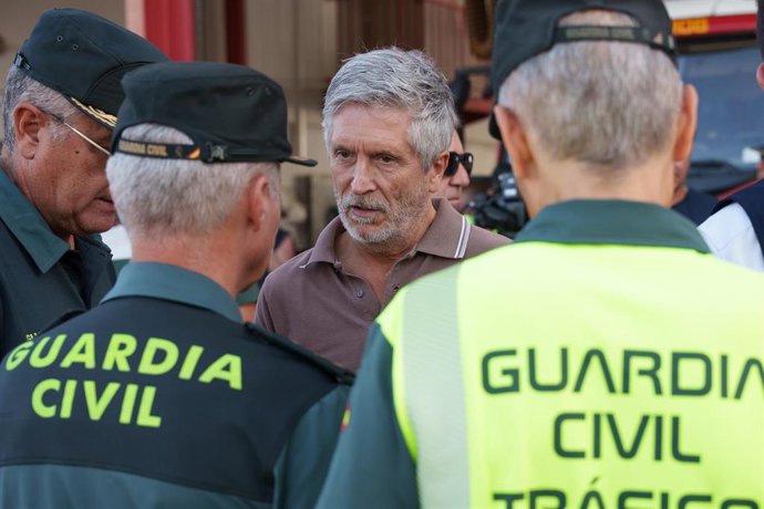 El ministro del Interior, Fernando Grande-Marlaska, visita el Puesto de Mando Avanzado del incendio de Los Gallardos, a 10 de julio de 2026, en Los Gallardos, Almería, Andalucía (España). 