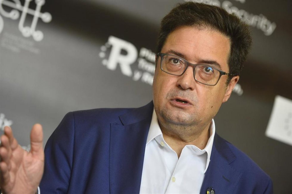 El ministro para la Transformación Digital y de la Función Pública, Óscar López, durante su visita al espacio de datos marinos Nereidas, a 22 de julio de 2026, en Los Alcázares, Murcia (España).