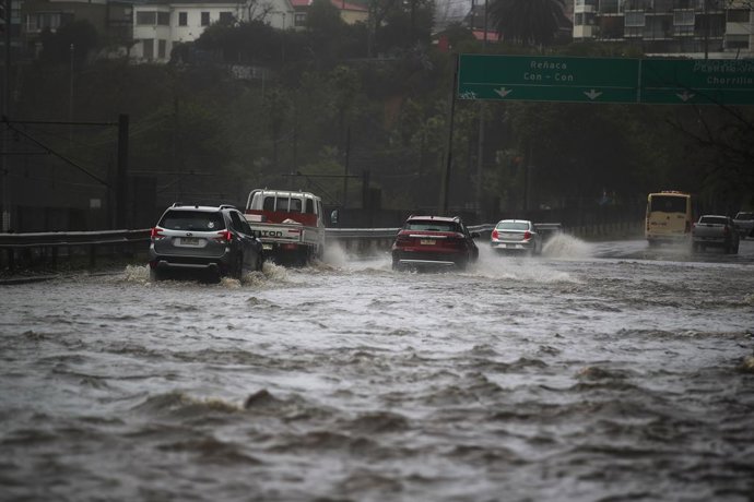 Chile.- Ministro Rau : Trabajadores no pueden ser despedidos si fallan por temporal
