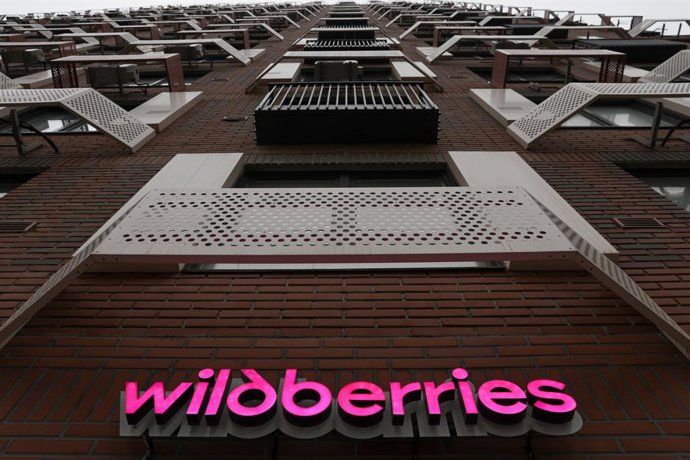 Archivo - Arquivo - RÚSSIA, MOSCOU - 19 DE DEZEMBRO DE 2025: Um ponto de retirada da Wildberries em funcionamento na Rua Nikolai Ozerov, em Pokrovskoye-Streshnevo, no noroeste de Moscou