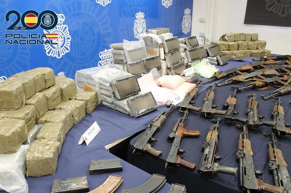 Arsenal de armas incautado por la Policía Nacional en una operación en Málaga