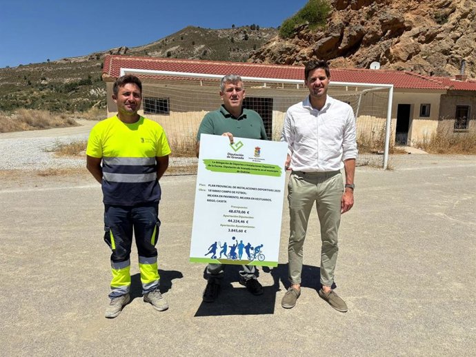 Presentación de la reforma en el campo de fútbol municipal de Quéntar (Granada).