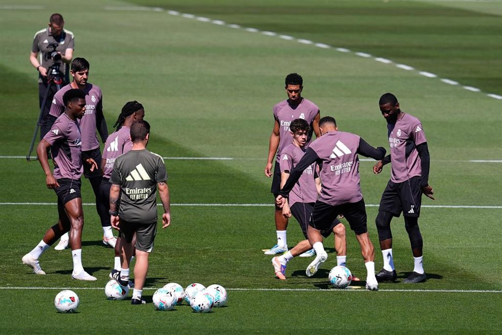 Archivo - Entrenamiento del Real Madrid en Valdebebas, en la temporada 2025-26.