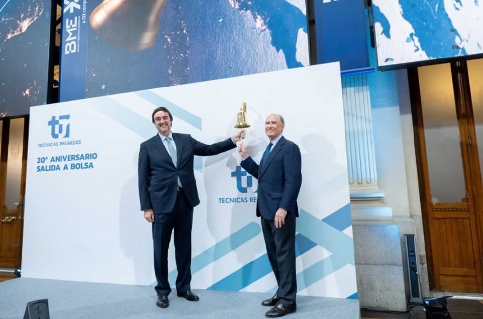Archivo - El presidente de Técnicas Reunidas, Juan Lladó (derecha) y su consejero delegado, Eduardo San Miguel González de Heredia, durante la celebración del 20º aniversario de su debut bursátil en el Palacio de la Bolsa de Madrid