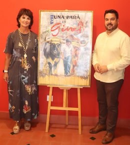 Creadora del cartel, Nuria Barrera, junto al Alcalde del municipio, Romualdo Garrido