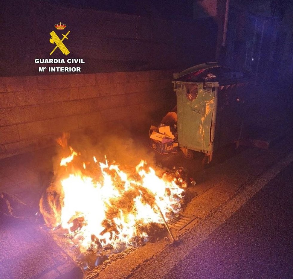 Detenido el presunto autor de varios delitos, entre ellos la quema de contenedores en el municipio de Toreno (León).