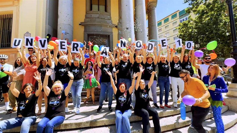 La UGR estrena la canción compuesta por sus estudiantes 'Un verano de 10'.
