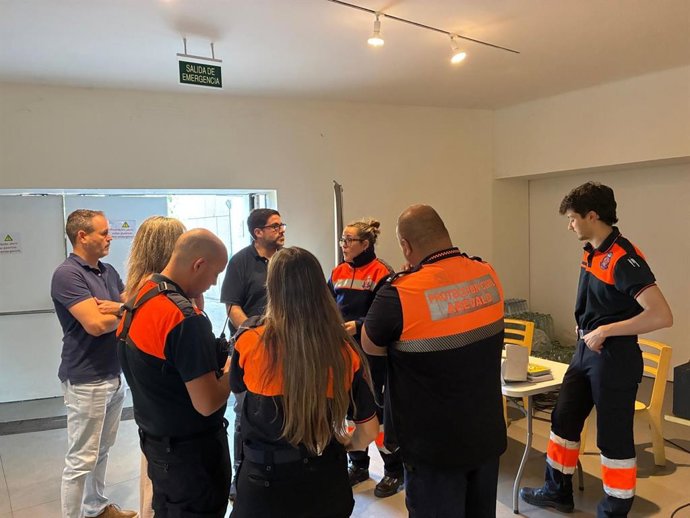 Reunión del alcalde de Ávila, Jesús Manuel Sánchez Cabrera, con miembros del operativo del Ayuntamiento de Ávila.