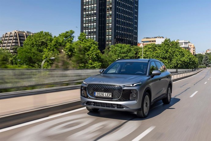 Lepas abre los pedidos del SUV híbrido enchufable L8 en España desde 33.990 euros