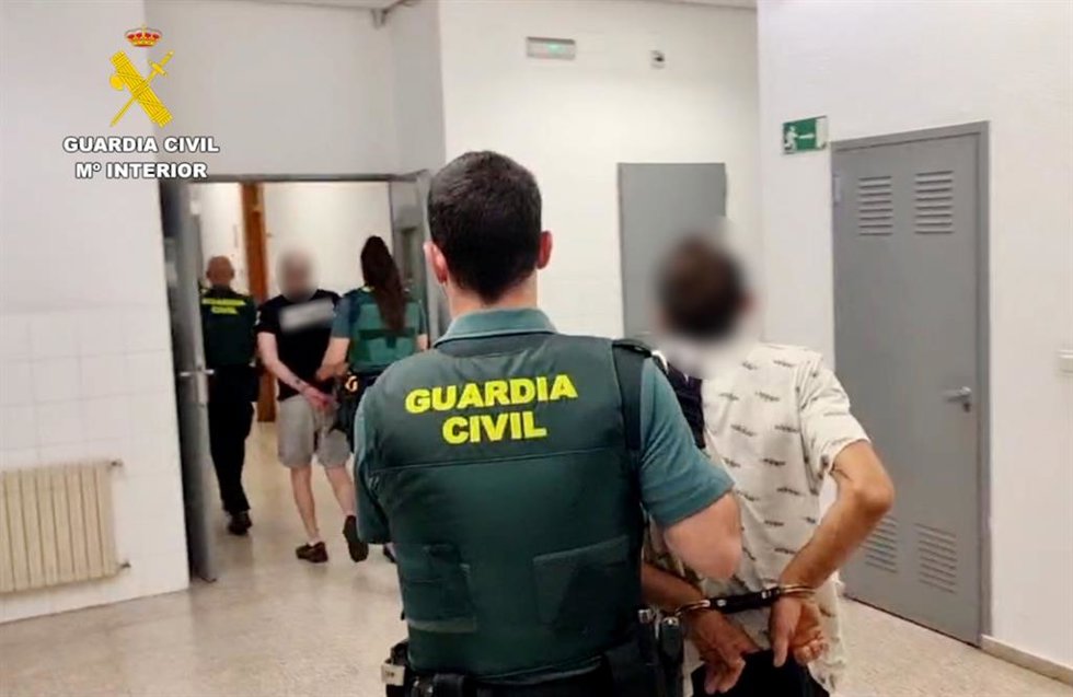 Detenidos los autores de sustraer una furgoneta que utilizaron para robar en un edificio municipal de Reocín