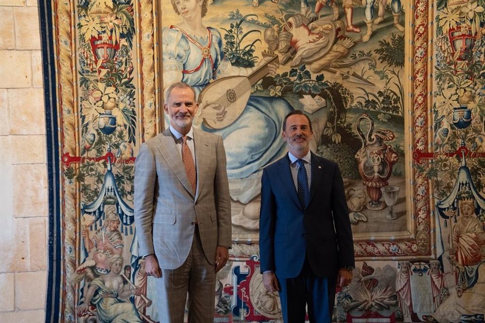 El Rey Felipe VI y el presidente del Parlament, Gabriel Le Senne, este viernes en el Palacio Real de la Almudaina de Palma.
