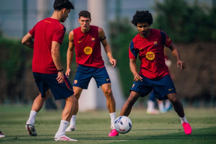 El delantero del FC Barcelona Karim Adeyemi en su primer entrenamiento como blaugrana en la Ciutat Esportiva Joan Gamper