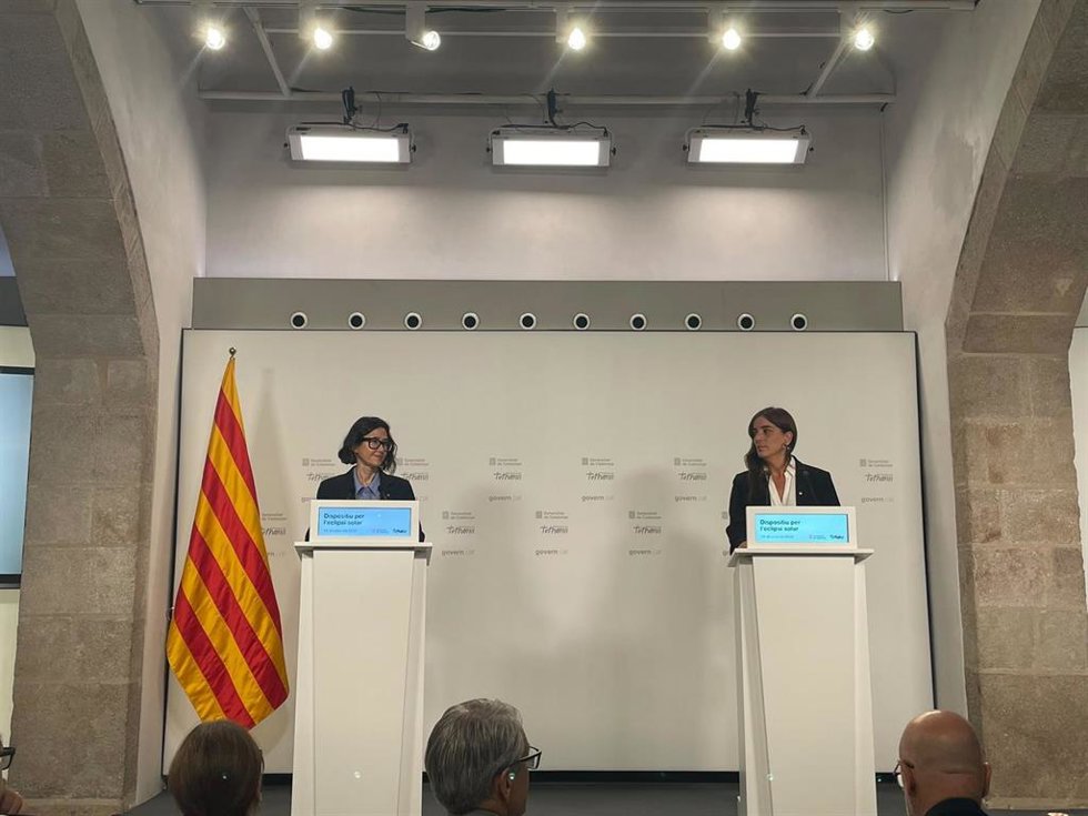 La consellera de Interior y Seguridad Pública de la Generalitat, Núria Parlon, y la de Investigación y Universidades, Núria Montserrat, presentan el dispositivo del Govern por el eclipse del 12 de agosto.