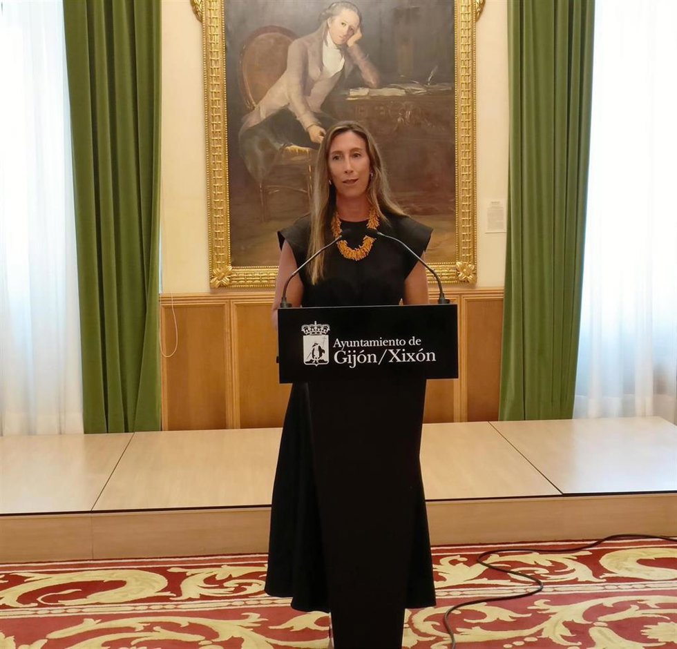 La vicealcaldesa de Gijón y concejala de Economía, Empleo, Turismo e Innovación, Ángela Pumariega, en rueda de prensa en el Consistorio gijonés.