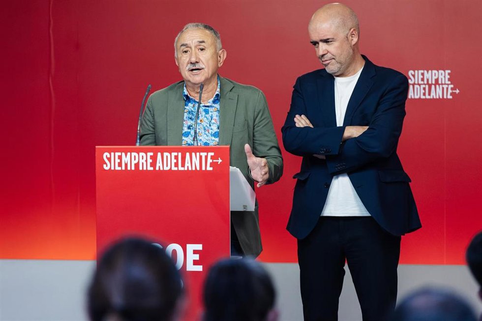 Archivo - El secretario general de la Unión General de Trabajadores, Pepe Álvarez, y el secretario general de Comisiones Obreras, Unai Sordo