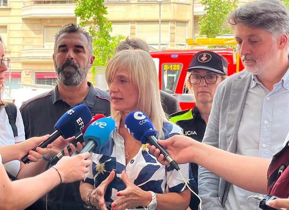La delegada de la Generalitat en Barcelona, Pilar Díaz, y el director general de Infraestructuras de Movilidad de la Generalitat, Ramon Ramírez.